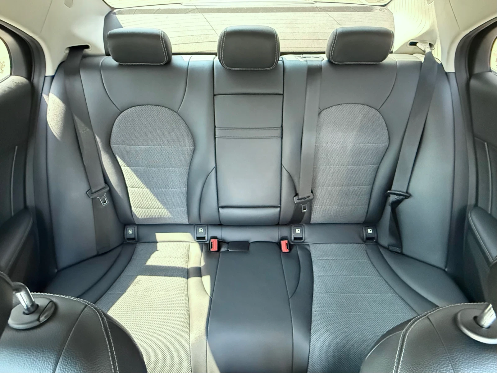 Mercedes-Benz C 220, снимка 11 - Автомобили и джипове - 55796286