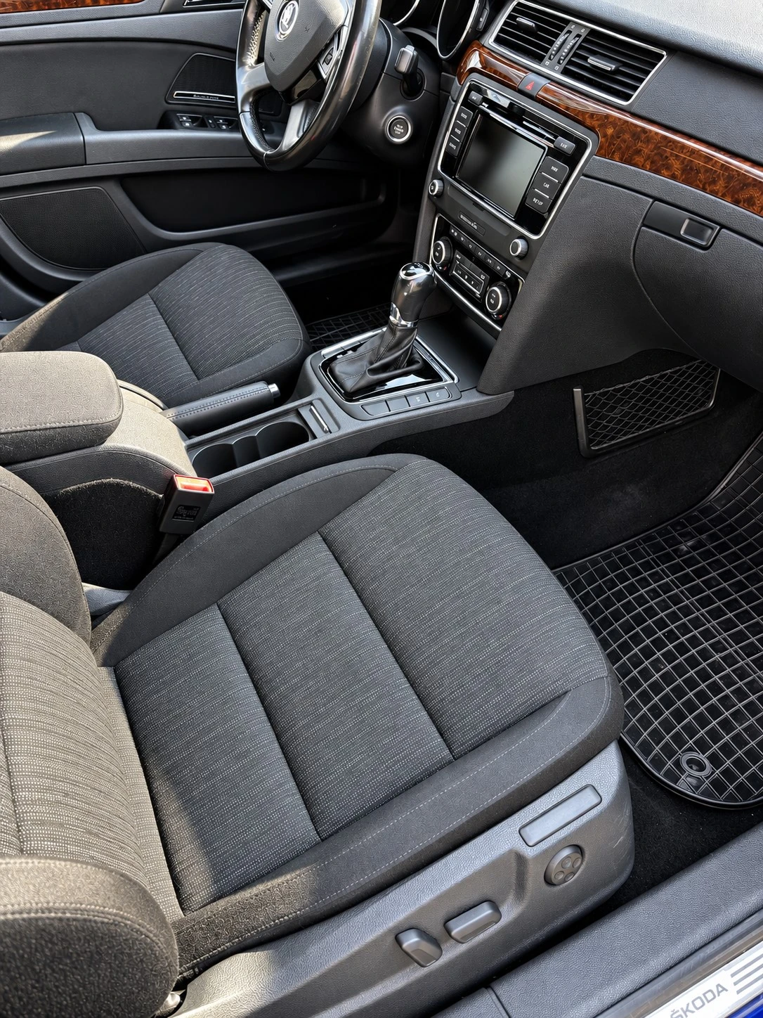 Skoda Superb II Facelift 1.8 TSI DSG, снимка 15 - Автомобили и джипове - 55967924