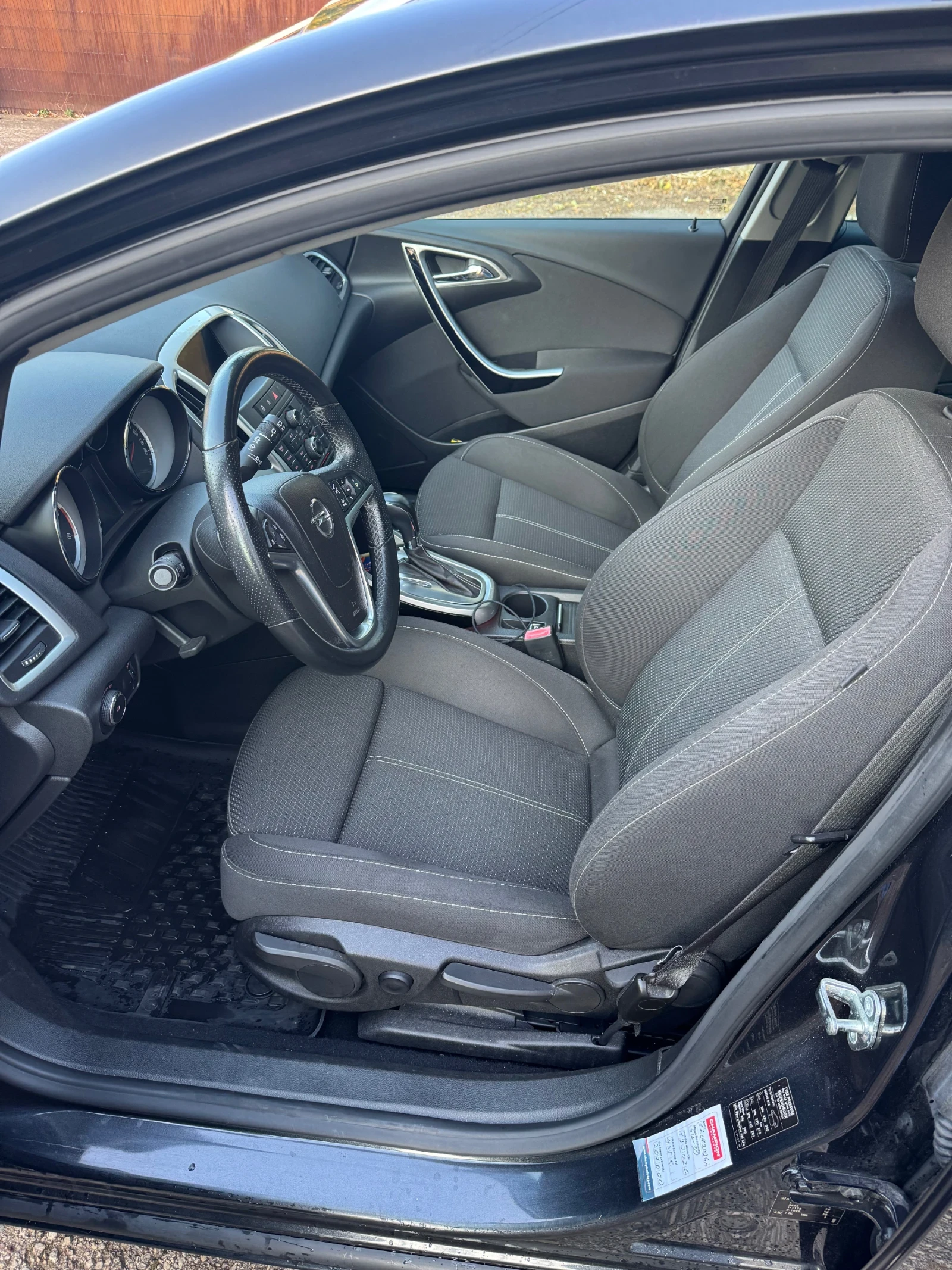 Opel Astra 2.0 CDTI , снимка 8 - Автомобили и джипове - 56646382