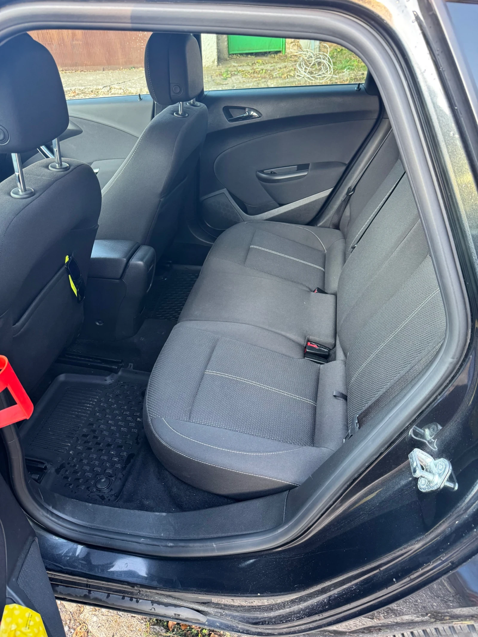 Opel Astra 2.0 CDTI , снимка 9 - Автомобили и джипове - 56646382