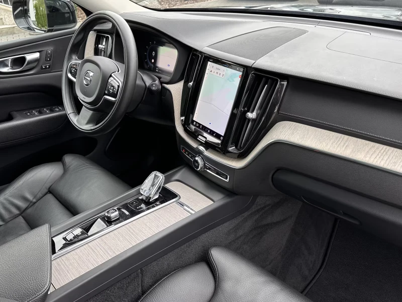 Volvo XC60 INSCRIPTION/398HP/PANO/MEMO/360/LED/DIGI/412g, снимка 15 - Автомобили и джипове - 51972014
