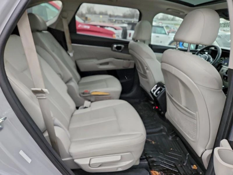 Kia Sorento 2.5L 4 Front-wheel Drive, снимка 3 - Автомобили и джипове - 53032781