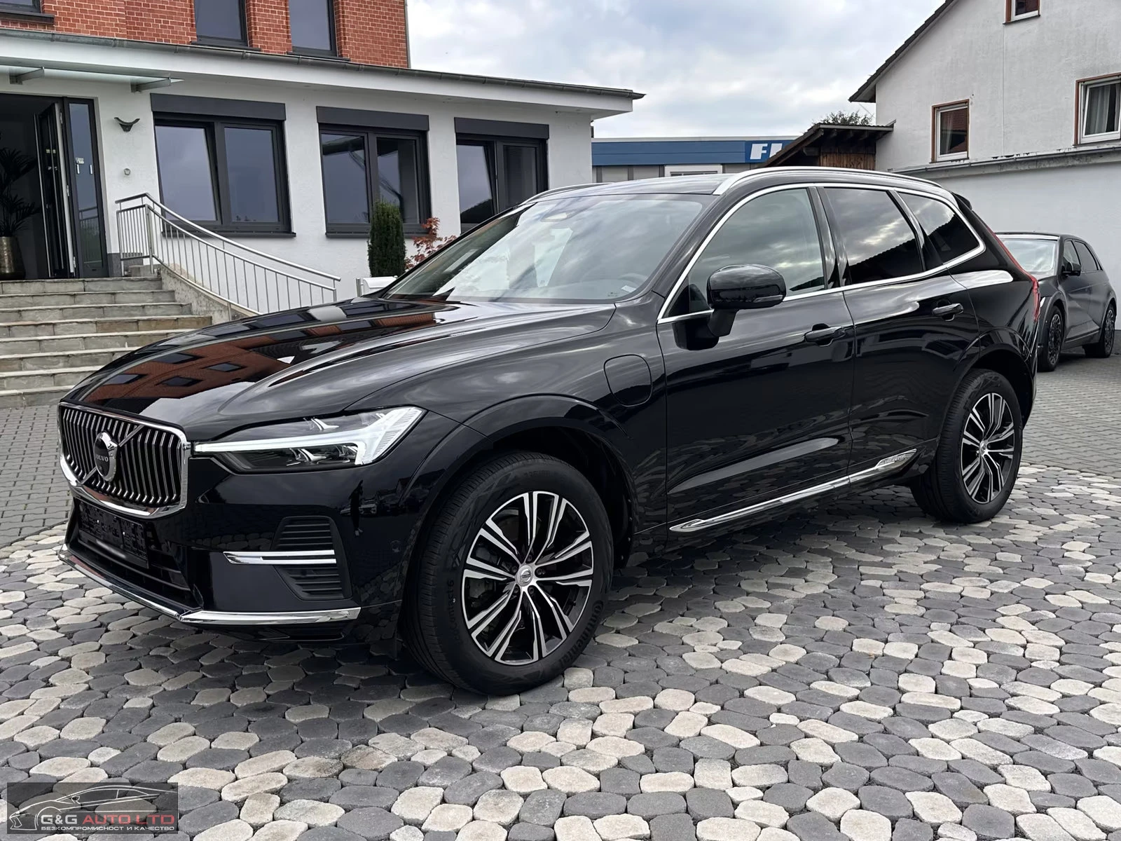 Volvo XC60 INSCRIPTION/398HP/PANO/MEMO/360/LED/DIGI/412g, снимка 1