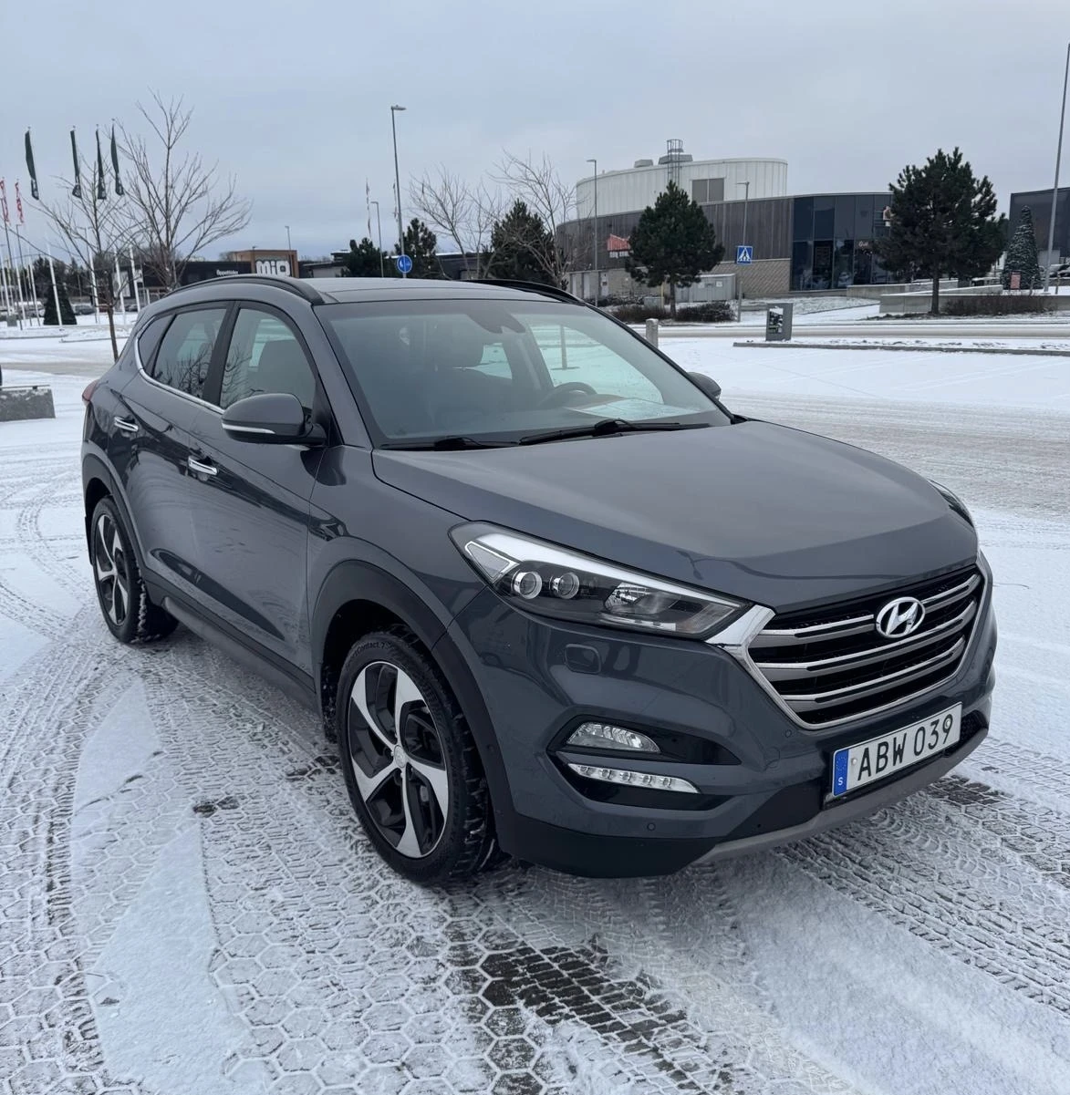 Hyundai Tucson 2.0* CRDI* 4WD* 185k.c* PREMIUM* KEYLESS* LED FULL, снимка 1