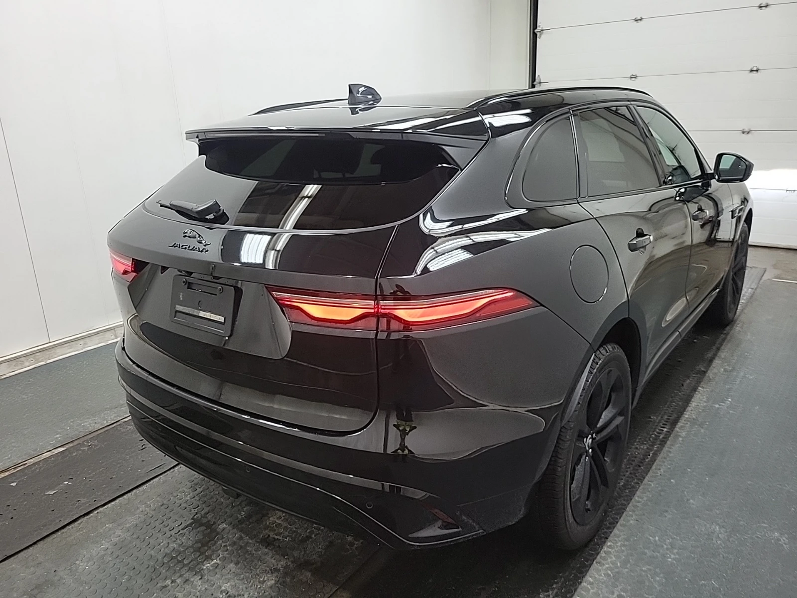 Jaguar F-PACE R-Dynamic S P250 - изображение 3
