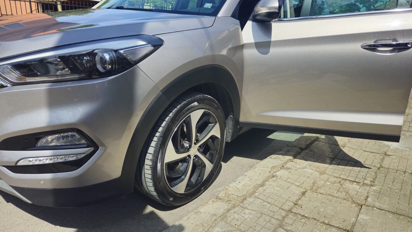 Hyundai Tucson 2.0 CRDI 4x4, снимка 3 - Автомобили и джипове - 54460214