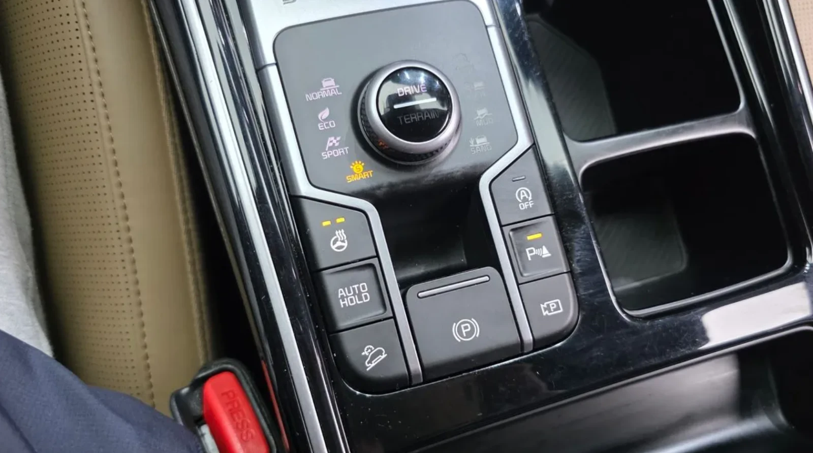 Kia Sorento PRESTIGE* AWD* ОБДУХ* ДИСТРОНИК, снимка 12 - Автомобили и джипове - 54742210