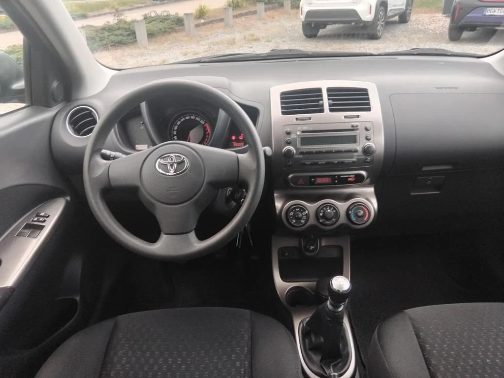 Toyota Urban Cruiser 1.3 , снимка 5 - Автомобили и джипове - 55053445