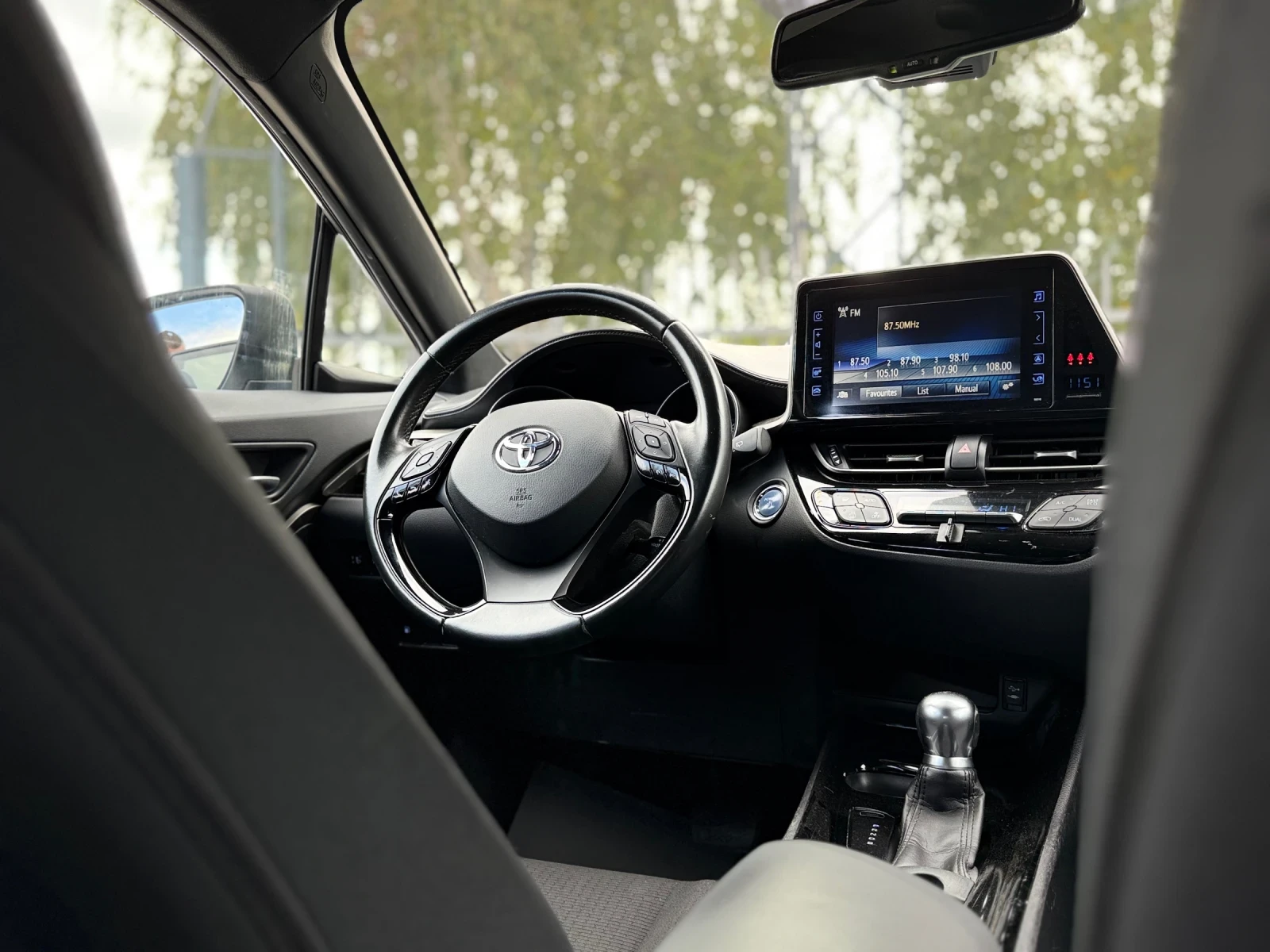 Toyota C-HR 1.8 Hybrid Active Style E-CVT, снимка 14 - Автомобили и джипове - 56725663