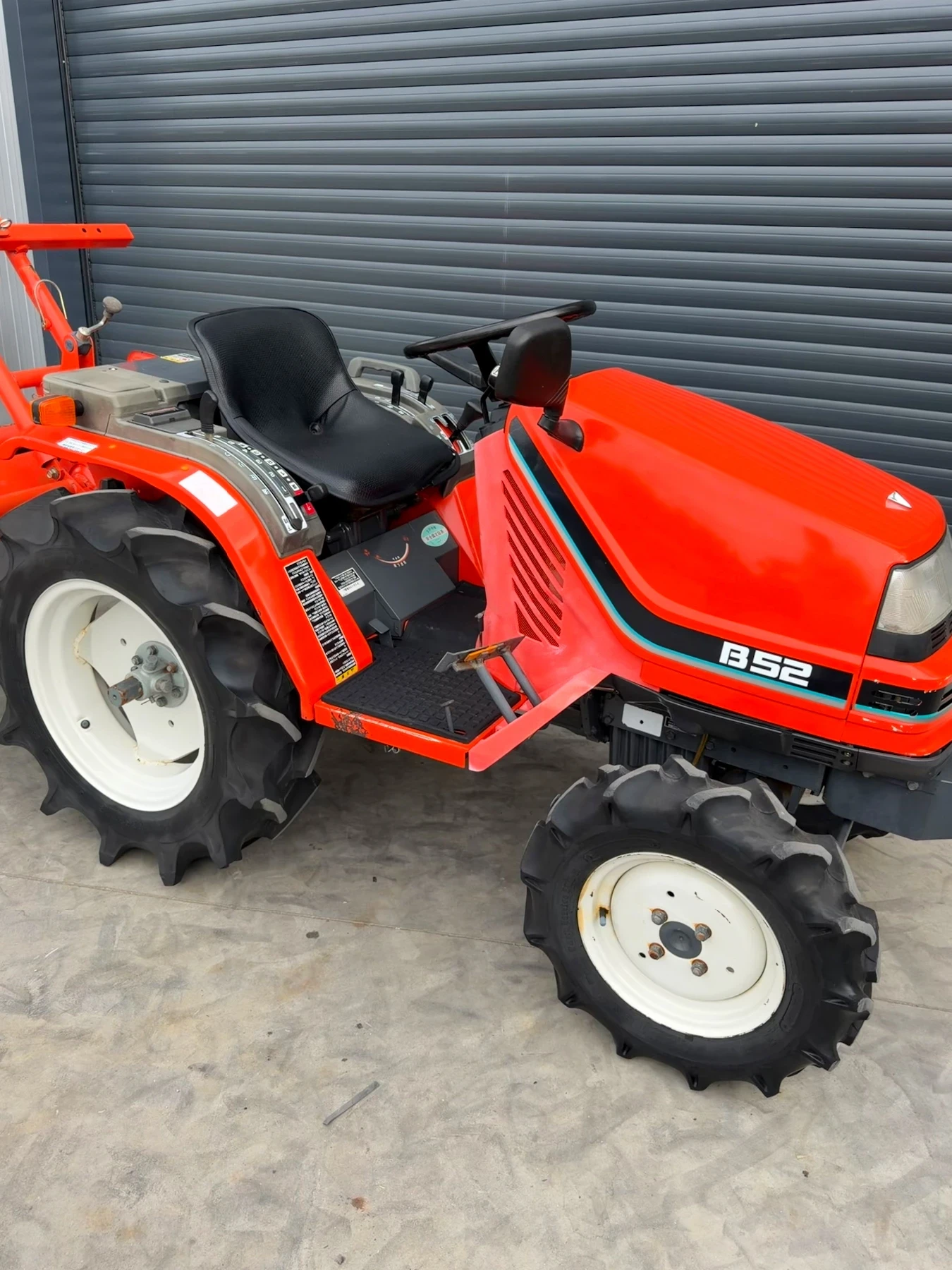 Трактор Kubota B52 15кс., снимка 2 - Селскостопанска техника - 55315683