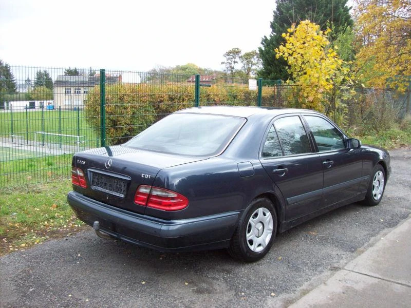 Рама и Каросерия за Mercedes-Benz E 220, снимка 2 - Части - 49501895