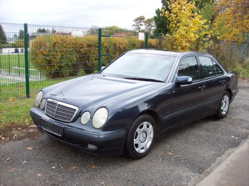 Рама и Каросерия за Mercedes-Benz E 220, снимка 1 - Части - 49501895