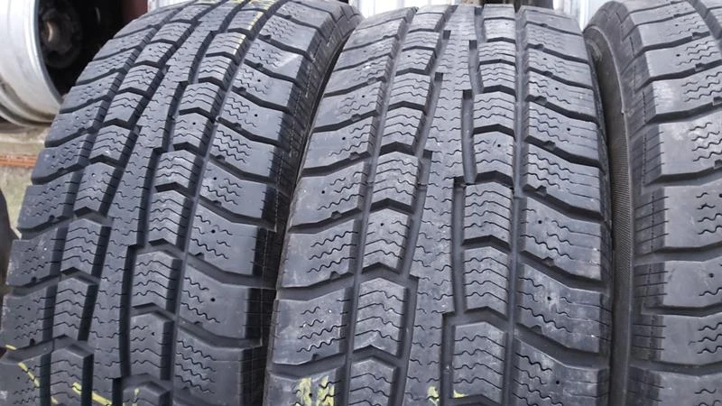 Гуми Зимни 225/65R17, снимка 5 - Гуми и джанти - 27689654