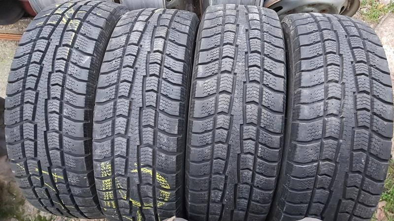 Гуми Зимни 225/65R17, снимка 2 - Гуми и джанти - 27689654