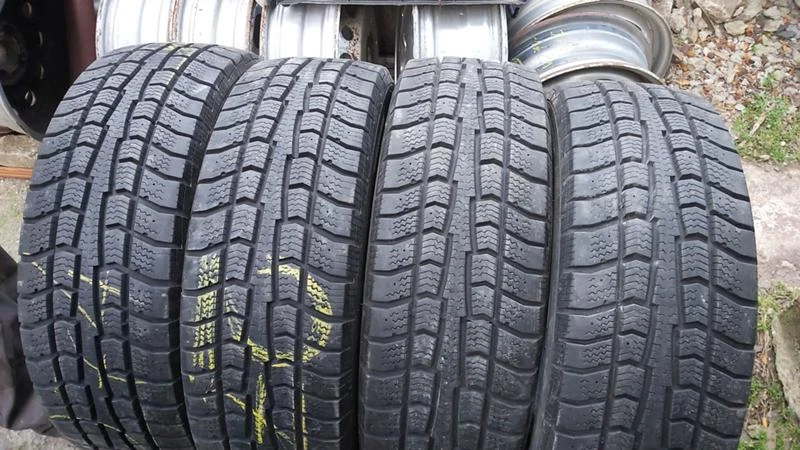 Гуми Зимни 225/65R17, снимка 3 - Гуми и джанти - 27689654