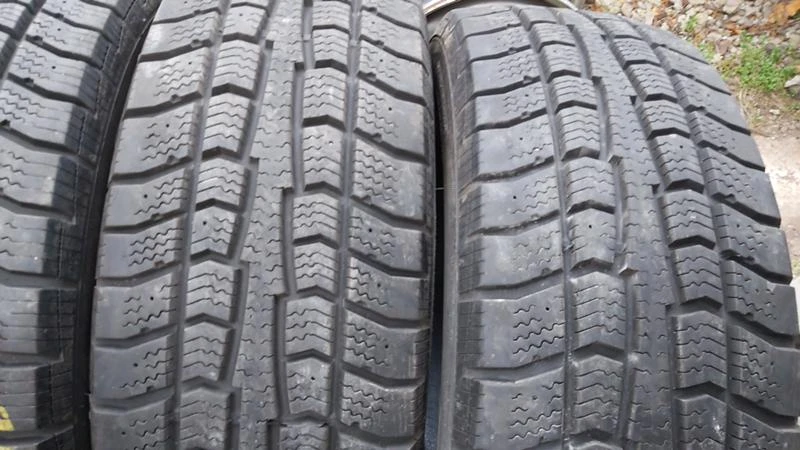 Гуми Зимни 225/65R17, снимка 4 - Гуми и джанти - 27689654