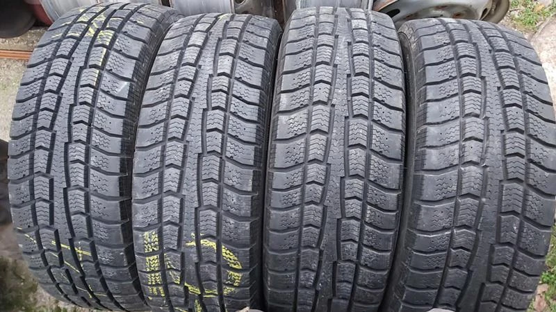 Гуми Зимни 225/65R17, снимка 1 - Гуми и джанти - 27689654