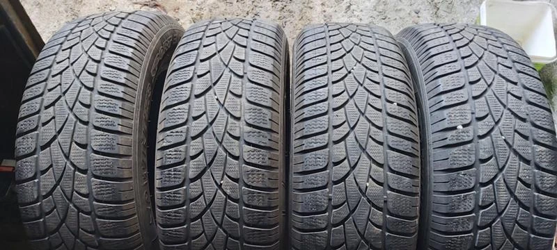 Гуми Зимни 235/65R17, снимка 1 - Гуми и джанти - 35124762