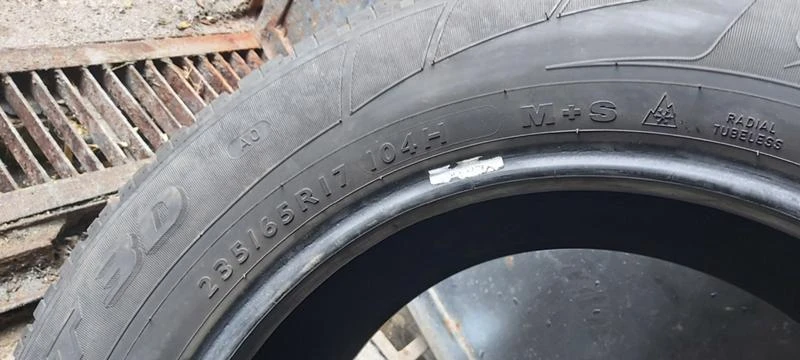 Гуми Зимни 235/65R17, снимка 6 - Гуми и джанти - 35124762