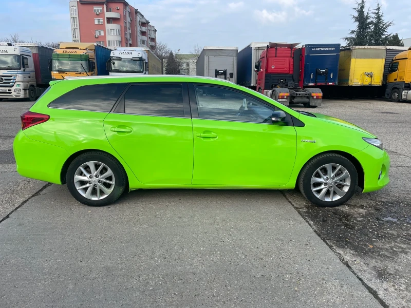 Toyota Auris 1.8 HYBRID 99кс, снимка 7 - Автомобили и джипове - 48362746