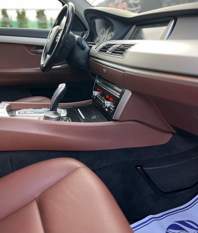BMW 5 Gran Turismo 3.0D* X-DRIVE* DISTRONIC* СОБСТВЕН ЛИЗИНГ, снимка 10 - Автомобили и джипове - 49998370