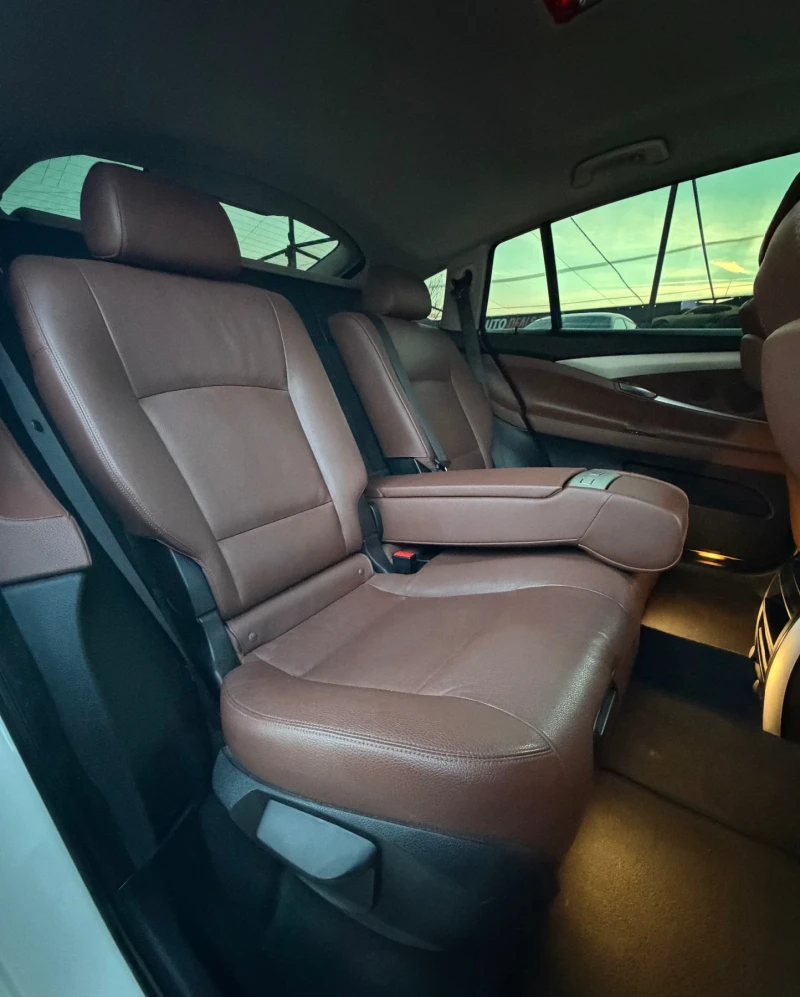 BMW 5 Gran Turismo 3.0D* X-DRIVE* DISTRONIC* СОБСТВЕН ЛИЗИНГ, снимка 9 - Автомобили и джипове - 49998370