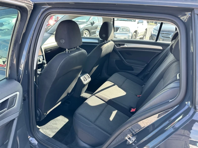 VW Golf 1.6 TDI, снимка 12 - Автомобили и джипове - 52133428