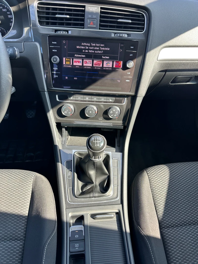 VW Golf 1.6 TDI, снимка 14 - Автомобили и джипове - 52133428