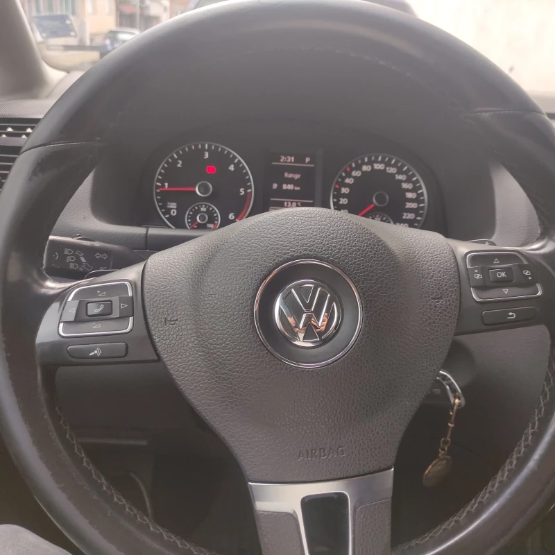 VW Touran, снимка 12 - Автомобили и джипове - 52433048