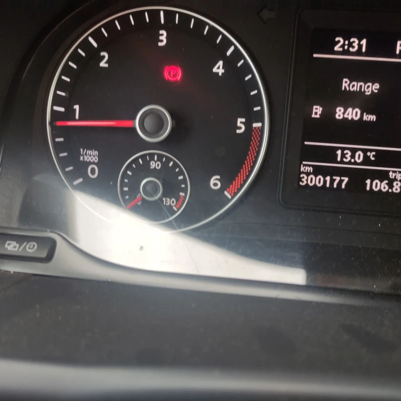 VW Touran, снимка 15 - Автомобили и джипове - 52433048