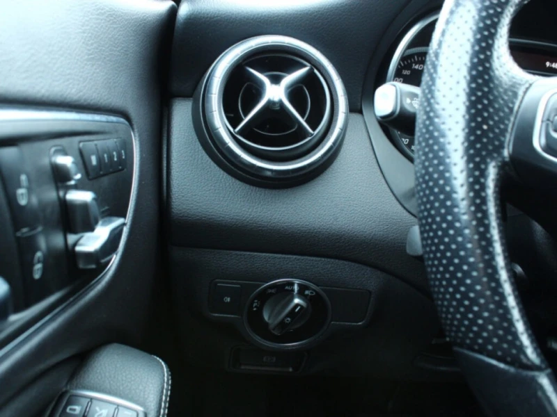 Mercedes-Benz CLA * 250 4MATIC Coupe Sunroof * CARFAX * ЦЕНА ДО БГ, снимка 17 - Автомобили и джипове - 52727729