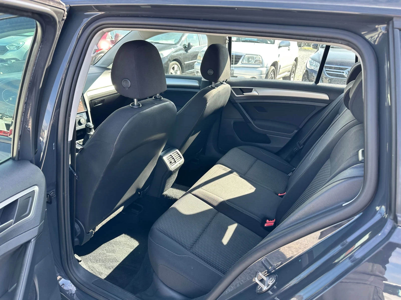 VW Golf 1.6 TDI | Mobile.bg — изображение 12