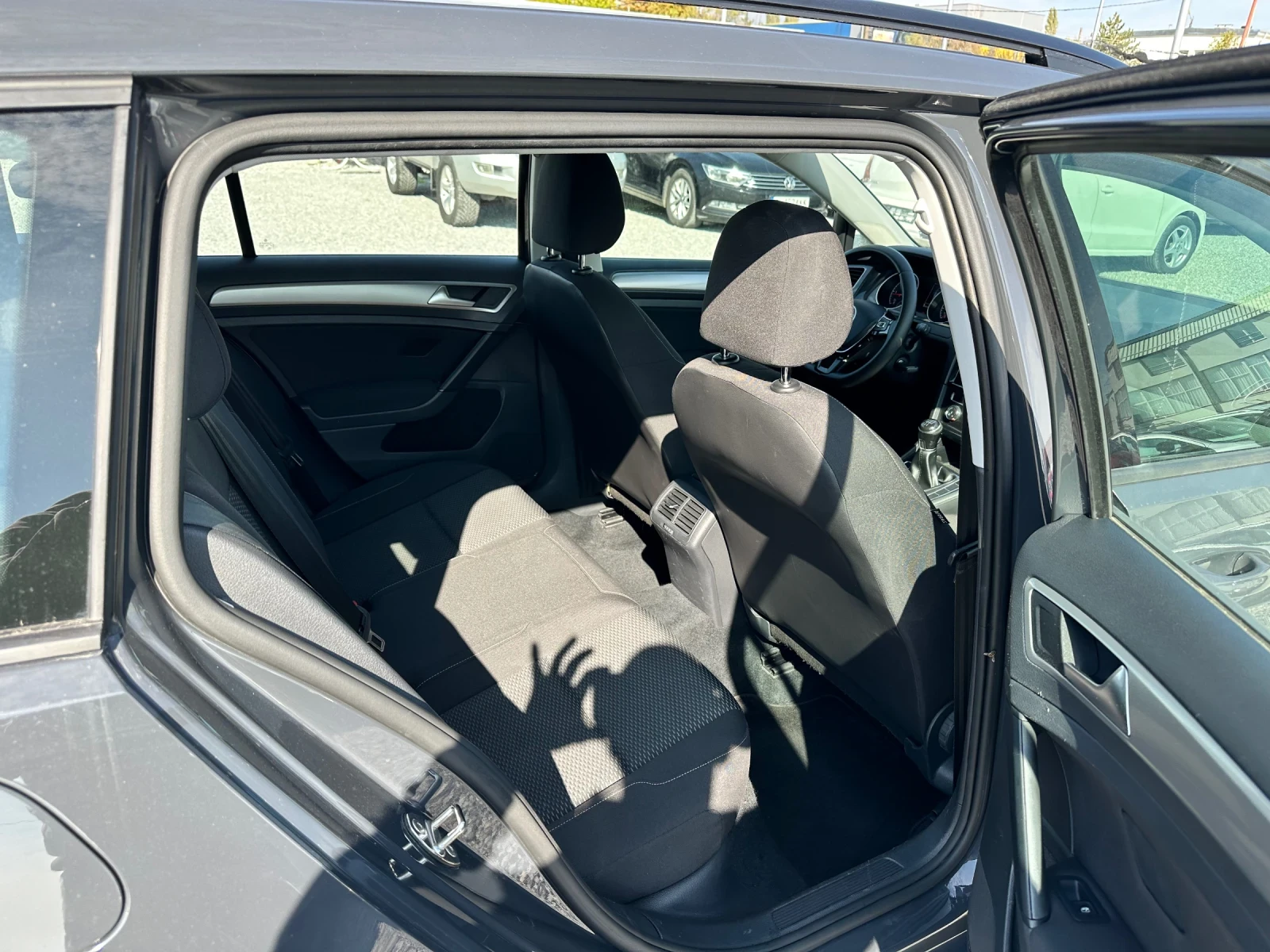 VW Golf 1.6 TDI | Mobile.bg — изображение 11