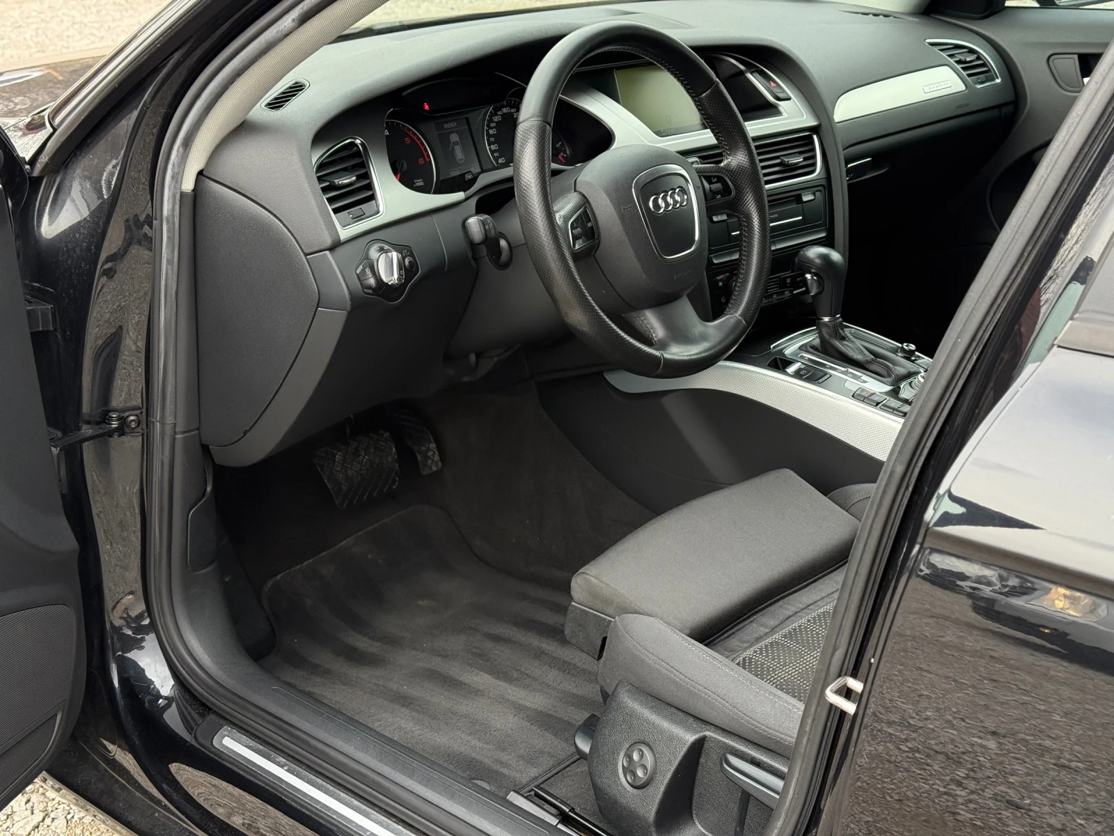 Audi A4 3.0TDi 239к.с * Навигация* * Ксенон*  - изображение 9