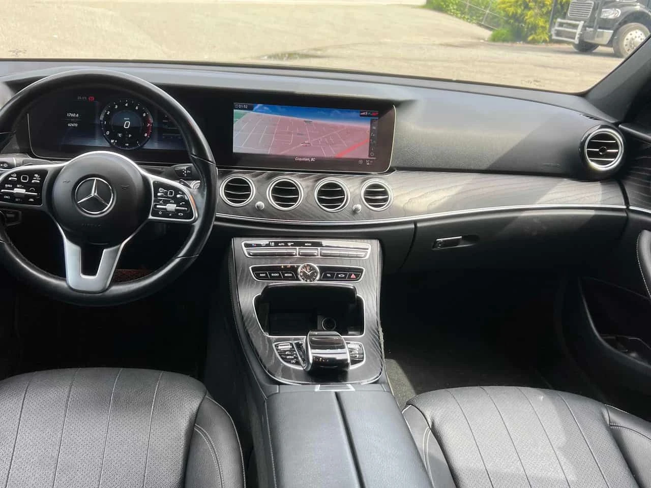 Mercedes-Benz E 300 * CARFAX * BURMESTER * ДИСТРОНИК * ПОДГРЕВИ * ПАНО, снимка 9 - Автомобили и джипове - 54756260