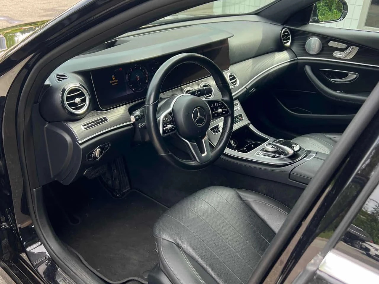 Mercedes-Benz E 300 * CARFAX * BURMESTER * ДИСТРОНИК * ПОДГРЕВИ * ПАНО, снимка 5 - Автомобили и джипове - 54756260