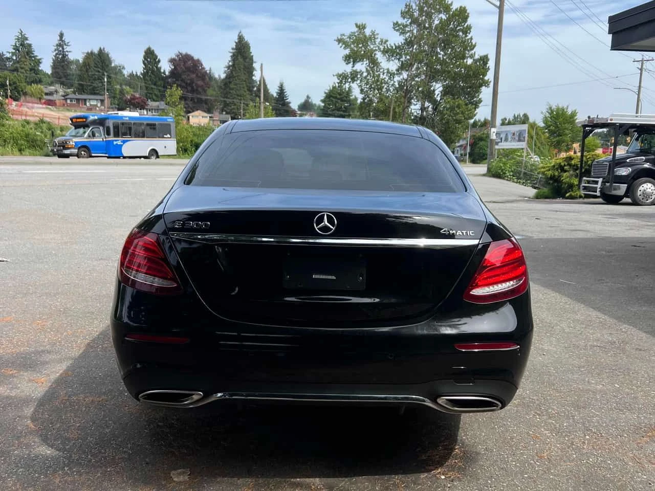 Mercedes-Benz E 300 * CARFAX * BURMESTER * ДИСТРОНИК * ПОДГРЕВИ * ПАНО, снимка 4 - Автомобили и джипове - 54756260