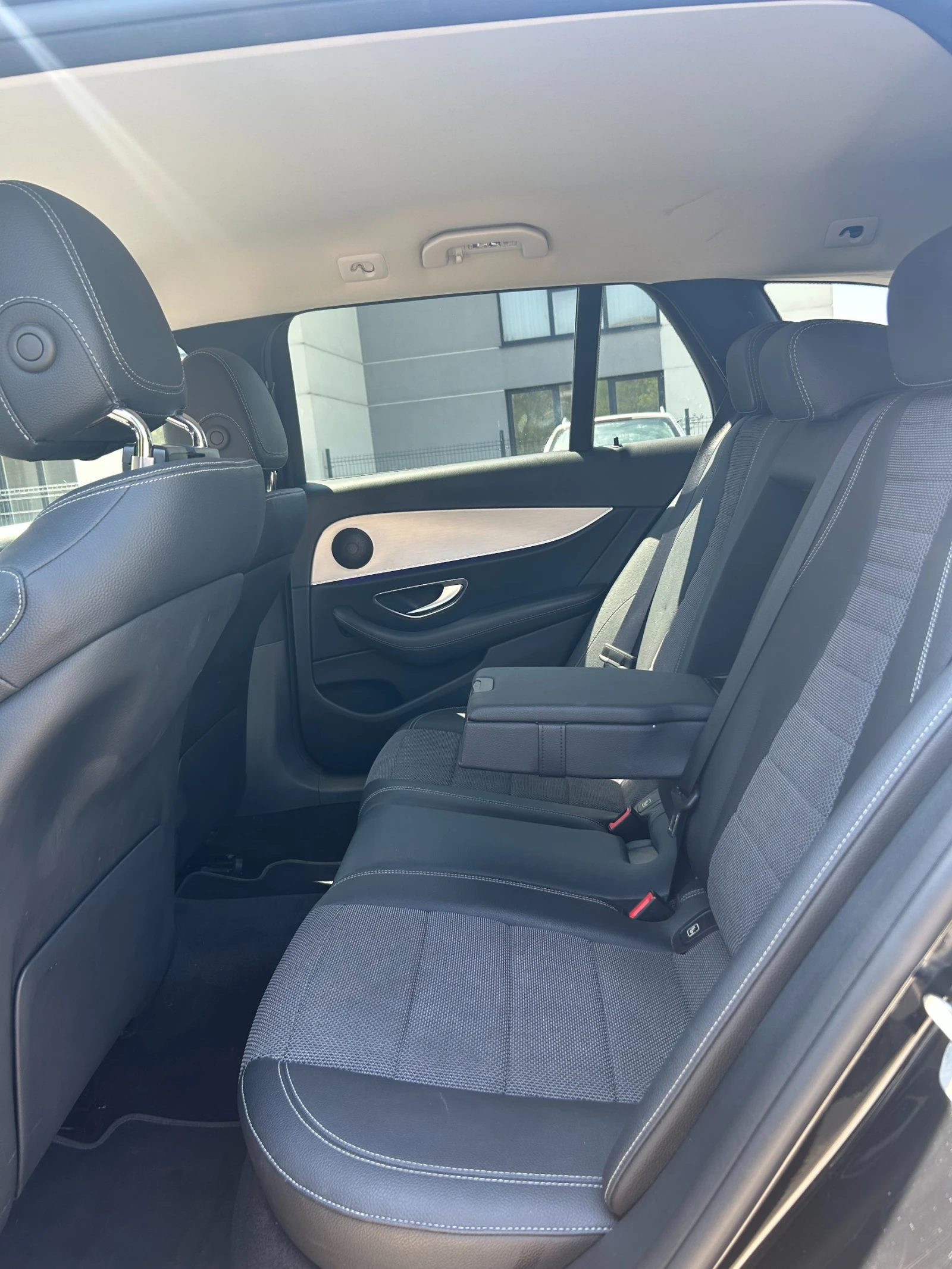 Mercedes-Benz E 300 E 300e Plug-in Hybrid, снимка 10 - Автомобили и джипове - 55366177