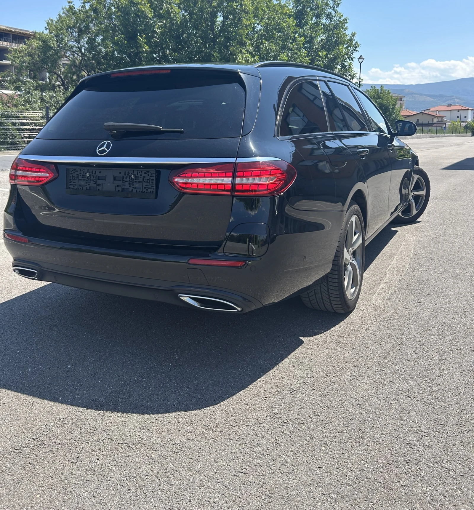 Mercedes-Benz E 300 E 300e Plug-in Hybrid, снимка 4 - Автомобили и джипове - 55366177
