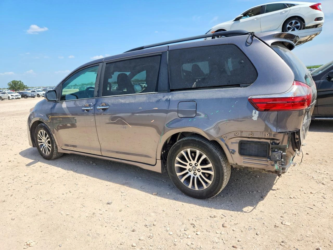 Toyota Sienna 3.5l Xle 8-Passenger, снимка 2 - Автомобили и джипове - 56041927