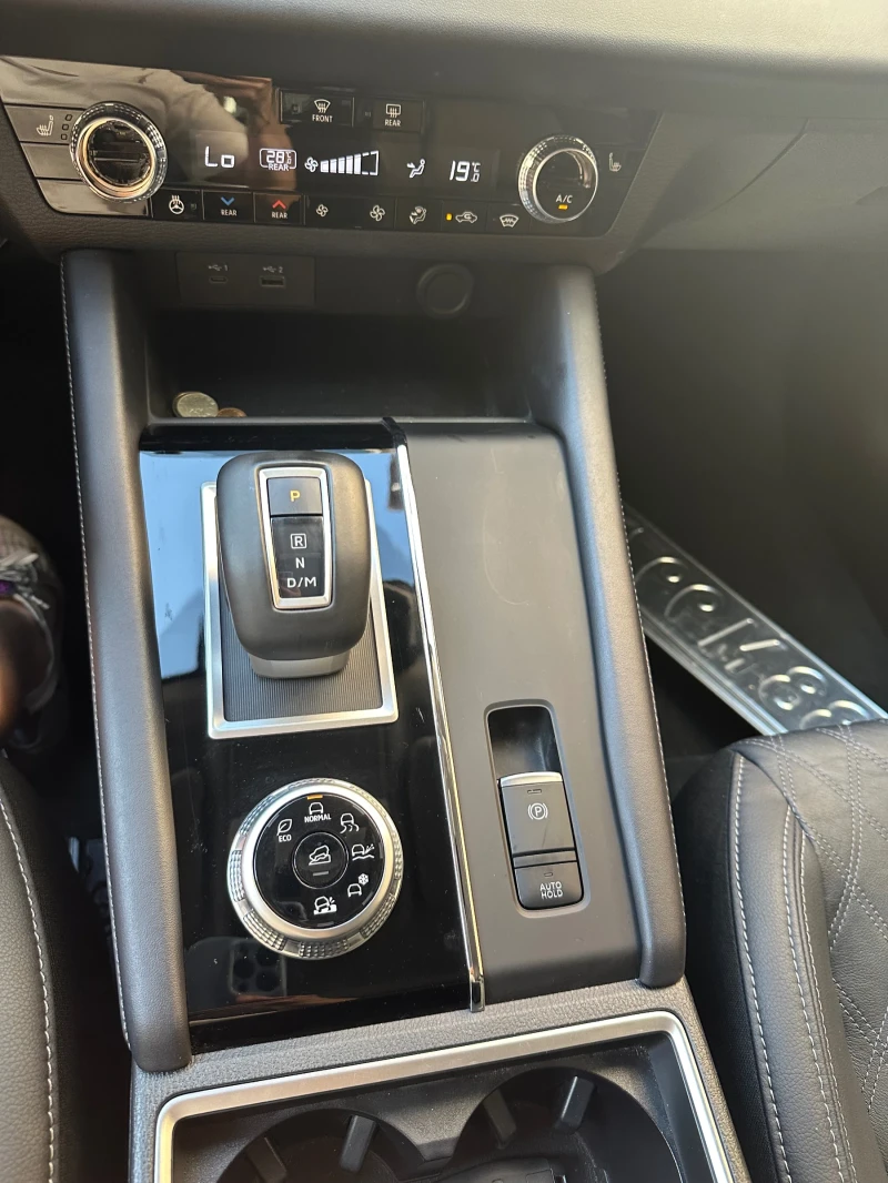 Mitsubishi Outlander, снимка 10 - Автомобили и джипове - 52517668