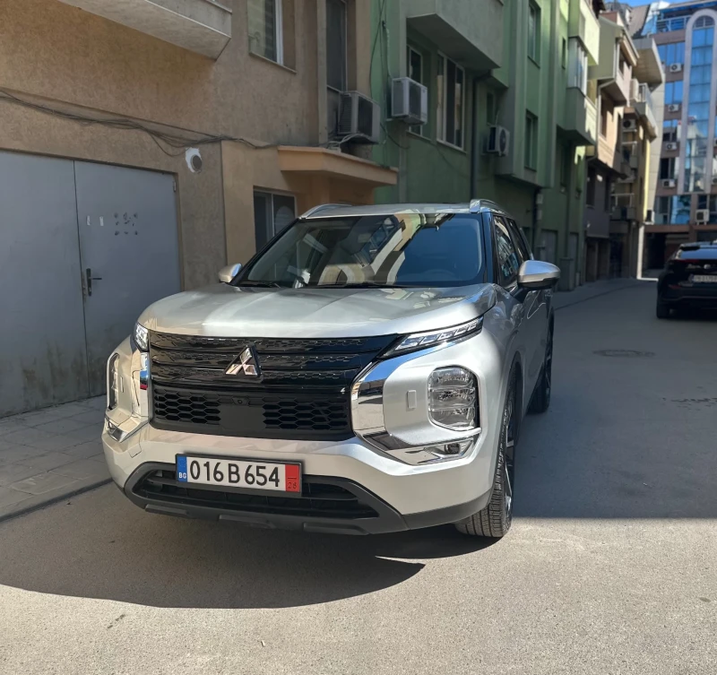Mitsubishi Outlander, снимка 2 - Автомобили и джипове - 52517668