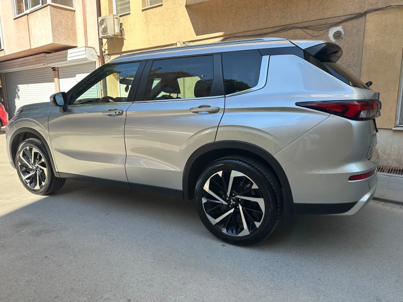 Mitsubishi Outlander, снимка 5 - Автомобили и джипове - 52517668