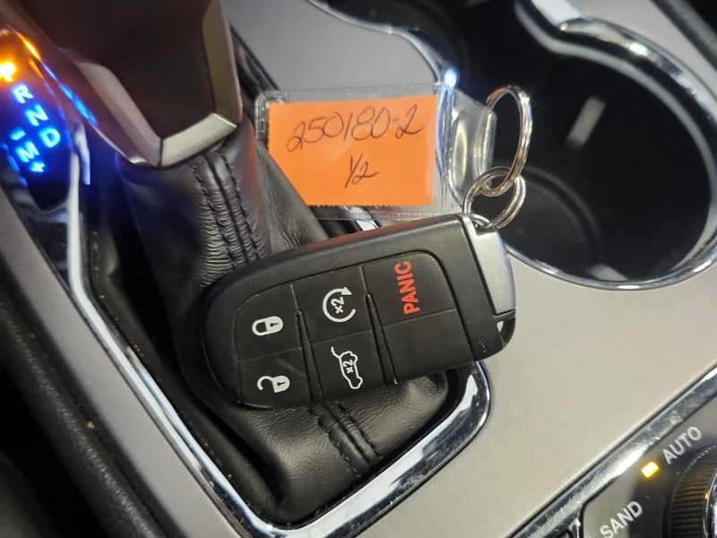 Jeep Grand cherokee ALTITUDE * * CARFAX * * АВТО КРЕДИТ * * , снимка 8 - Автомобили и джипове - 53186987