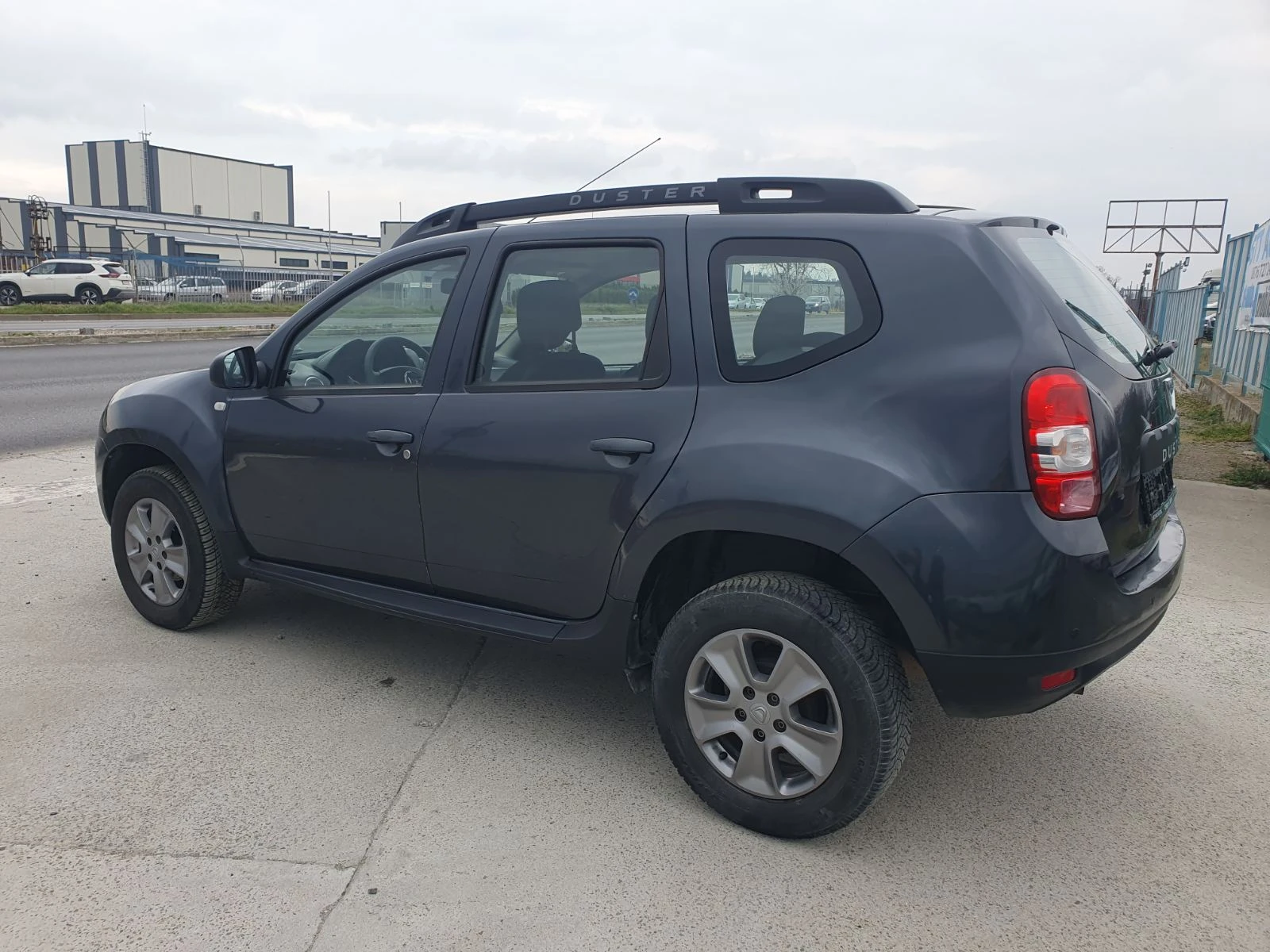 Dacia Duster 1, 6i  ГАЗ  Италия, снимка 4 - Автомобили и джипове - 54037607