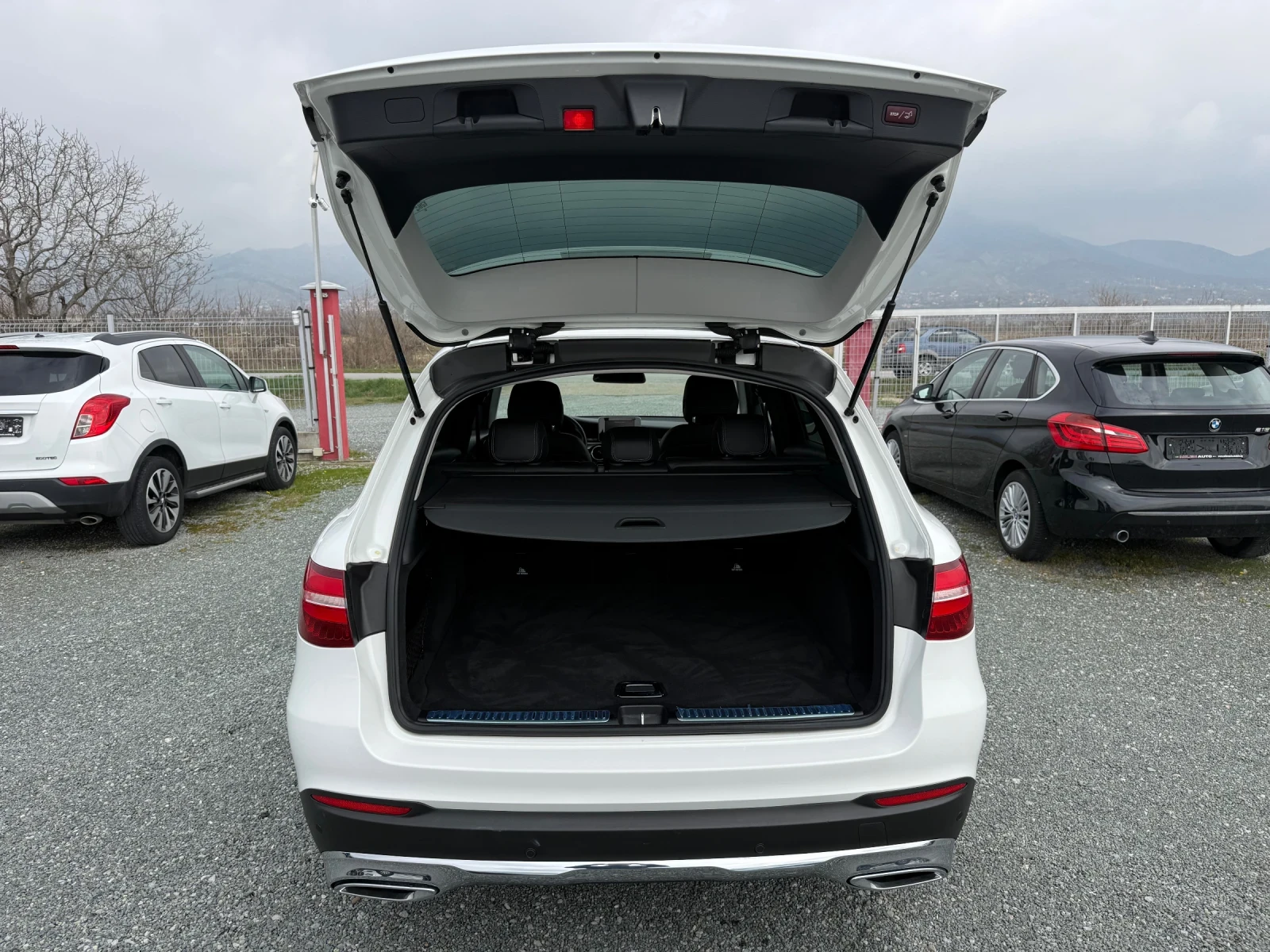 Mercedes-Benz GLC 220 (KATO НОВА)^(4-MATIC), снимка 13 - Автомобили и джипове - 54038847