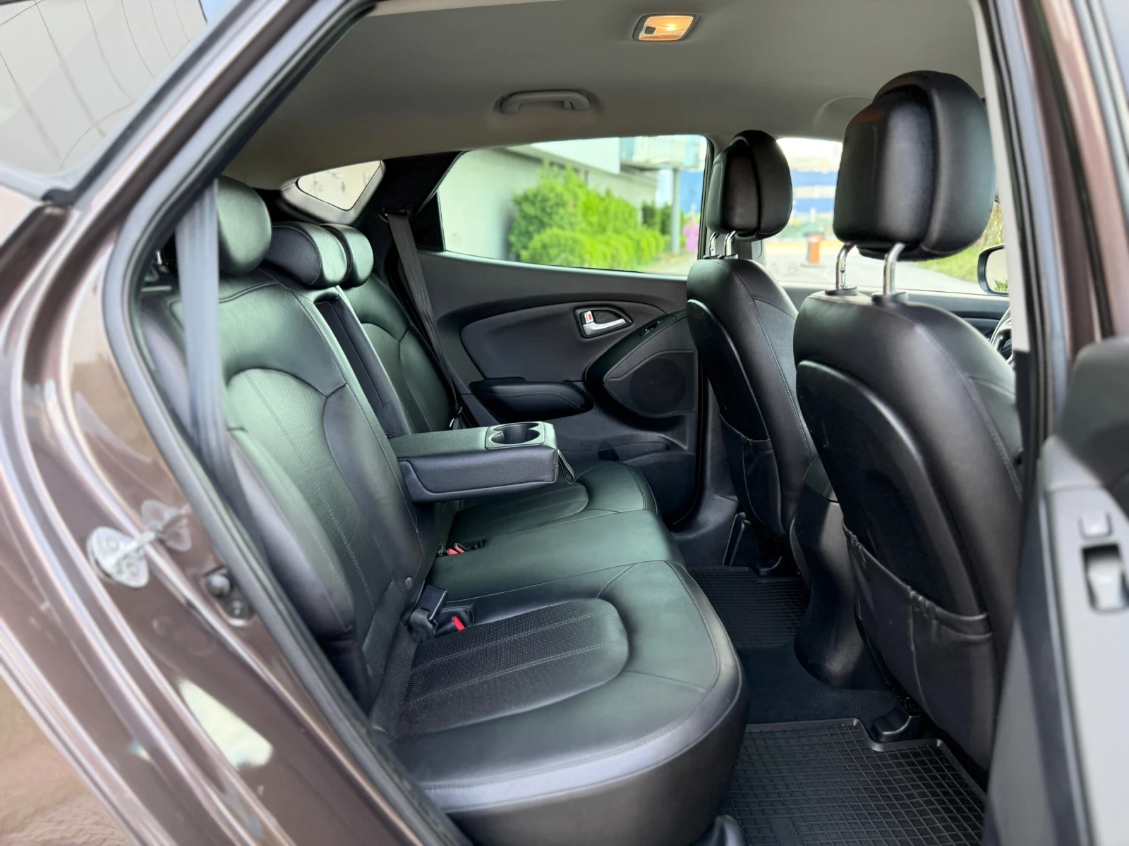 Hyundai IX35 2.0 CRDI-184КС - FACELIFT - 4WD - СЕРВИЗНА ИСТОРИЯ, снимка 10 - Автомобили и джипове - 54849036
