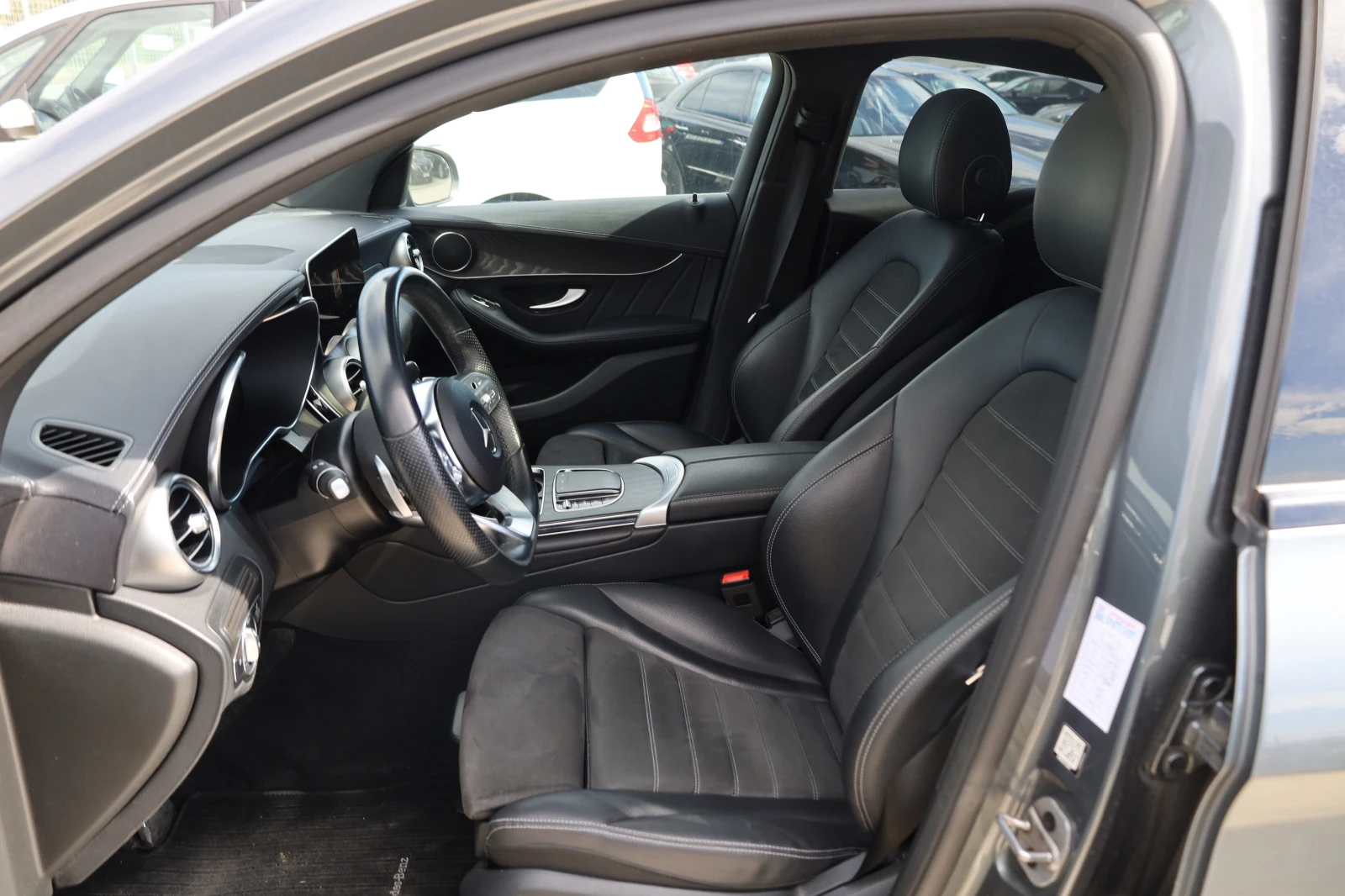 Mercedes-Benz GLC 300 Night edition 4matic, снимка 9 - Автомобили и джипове - 56016116