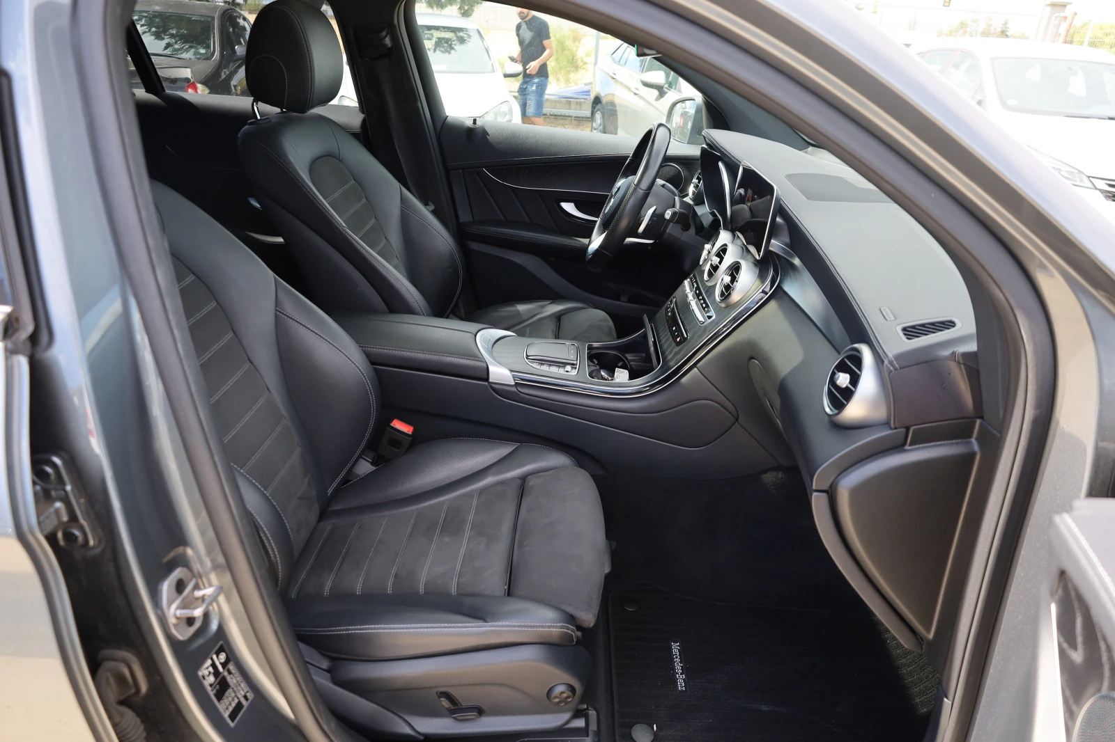 Mercedes-Benz GLC 300 Night edition 4matic, снимка 11 - Автомобили и джипове - 56016116