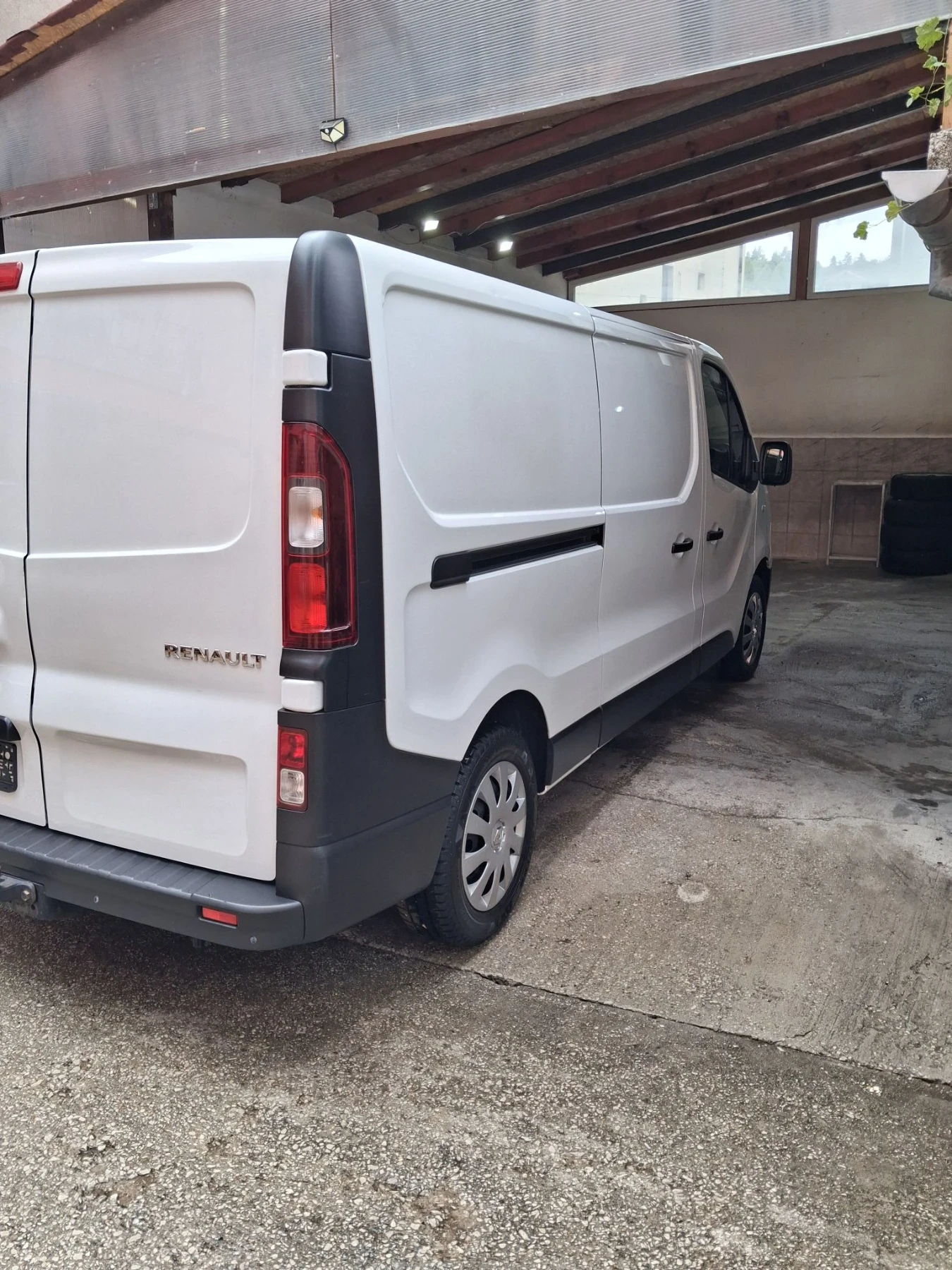 Renault Trafic, снимка 5 - Бусове и автобуси - 56251455